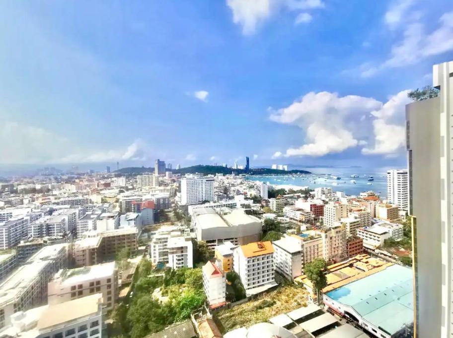 The Base Central Pattaya Quiet King-Bed With Infinity Pool & Free Netflix! Extérieur photo