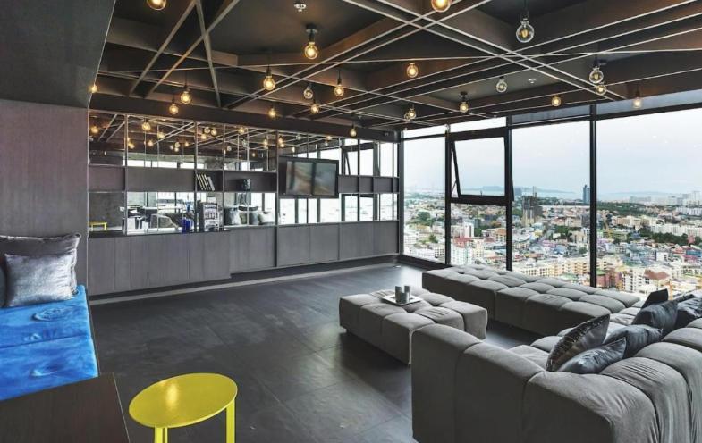 The Base Central Pattaya Quiet King-Bed With Infinity Pool & Free Netflix! Extérieur photo