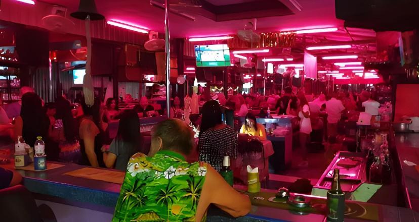 The Base Central Pattaya Quiet King-Bed With Infinity Pool & Free Netflix! Extérieur photo